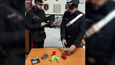 I carabinieri del Comando Antidroga sorprendono un 25enne con droga e munizioni