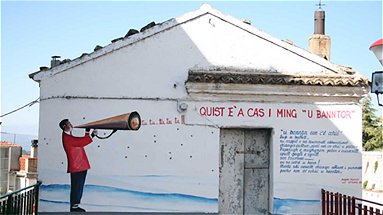 A Montegiordano alla scoperta di murales con le frasi dei migranti lontani da casa