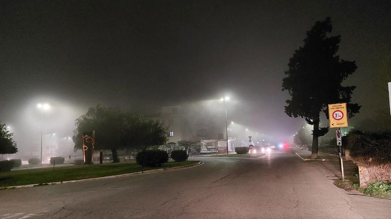 Suggestiva Corigliano avvolta dalla nebbia della 