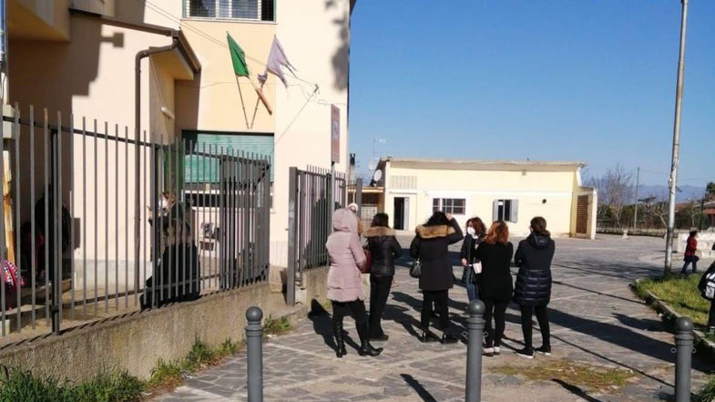 Ennesimo saccheggio alla primaria di Fabrizio Grande (Co-Ro): è il quarto in tre mesi