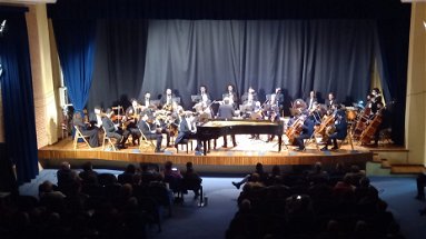 L’Orchestra sinfonica di Cosenza incanta il “Troisi”: si apre così il trentennale dell’Allegra Ribalta