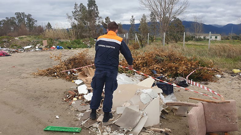 Sequestrata a Corigliano-Rossano una discarica abusiva di rifiuti abbandonati