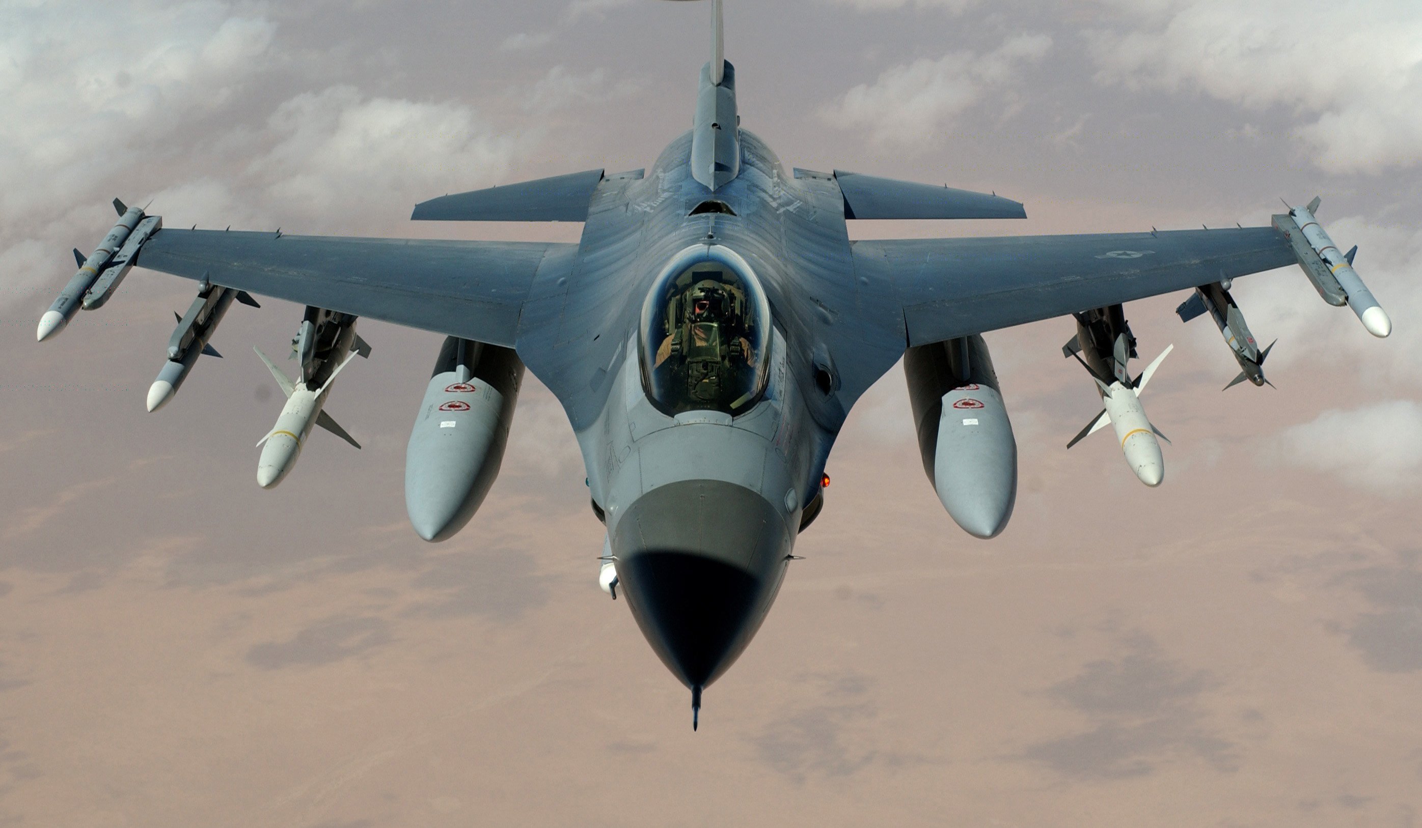 Venti di guerra, i jet di ricognizione della NATO sorvolano i cieli  calabresi