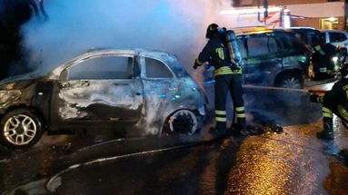 Co-Ro, ancora fuoco e fiamme: incendiate due auto. Evento doloso e connesso