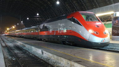 Viaggiatori della notte si parte: ritorna il Frecciarossa notturno Milano-Calabria, ma... solo per poco 