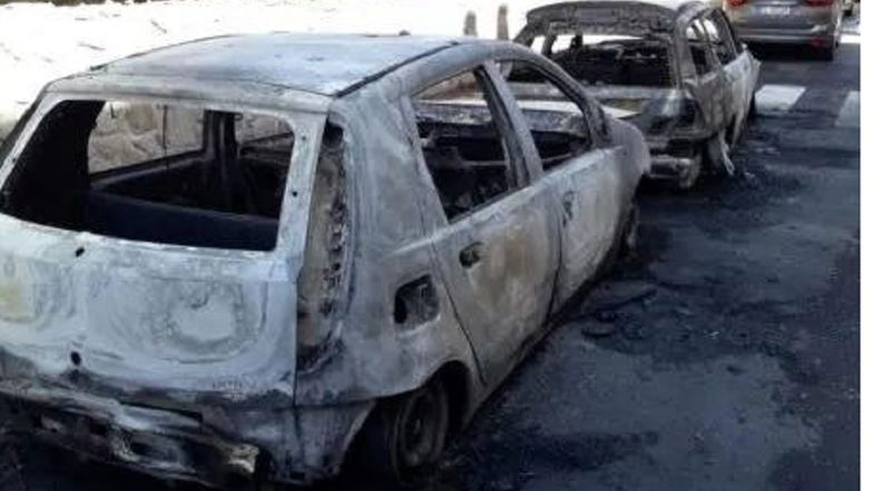 Trebisacce, a fuoco due auto nel cuore della notte e della città