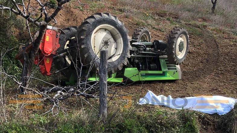 Tragedia sul lavoro a Paludi: anziano rimane schiacciato dal trattore