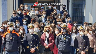 Cariati, la Guardia Costiera incontra gli studenti per la “Giornata del mare e della cultura marinara”