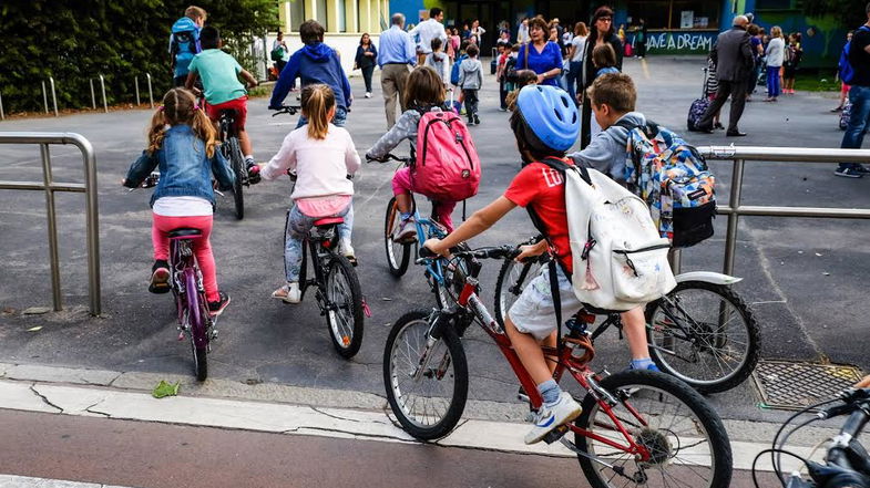 Nelle scuole di Cantinella la Polizia fa educazione stradale per andare in bici