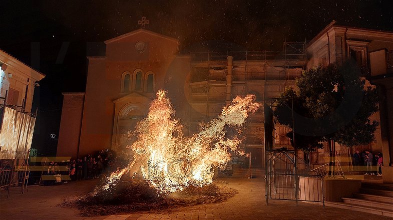 La notte dello Zjarr, il grande fuoco di Vaccarizzo: un'ancora nel passato