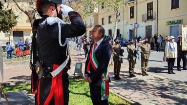 Festa della Liberazione, Castrovillari depone la corona d'alloro al monumento ai Caduti 