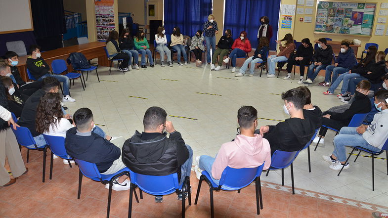 All'istituto Palma di Corigliano i ragazzi si raccontano per contrastare il bullismo