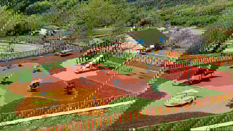 A Laino Borgo inaugurato il parco giochi per i più piccoli, immerso nella natura