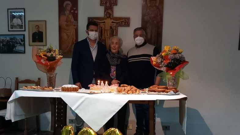 Auguri a nonna Preziosa: Rossano festeggia una nuova centenaria