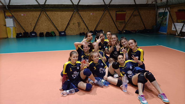 Ad un passo dalla vittoria: le campionesse provinciali di Pallavolo Rossano vincono la semifinale regionale