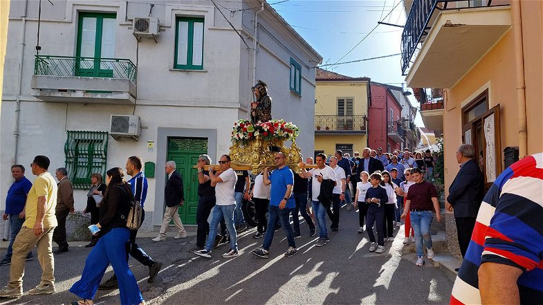 San Francesco di Paola festeggiato a Terranova tra preghiere e antichi canti tradizionali