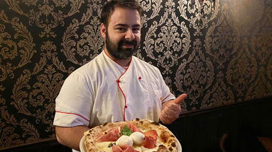 Francesco Gioia e la sua pizza contemporanea valgono “una stella” per la Guida Peperoncino Rosso