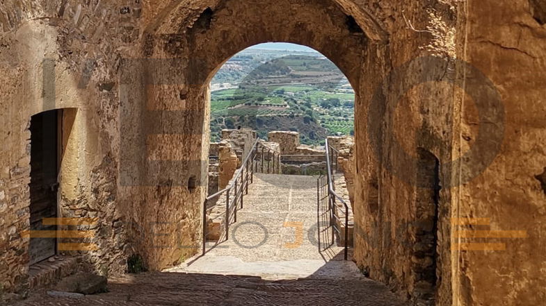 Un fortezza sul mare: alla scoperta del maestoso e misterioso Castello Svevo di Rocca Imperiale 