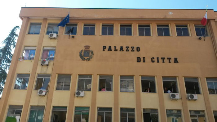 A Cassano è «fallimento certificato con una nuova tassa imposta alla comunità»