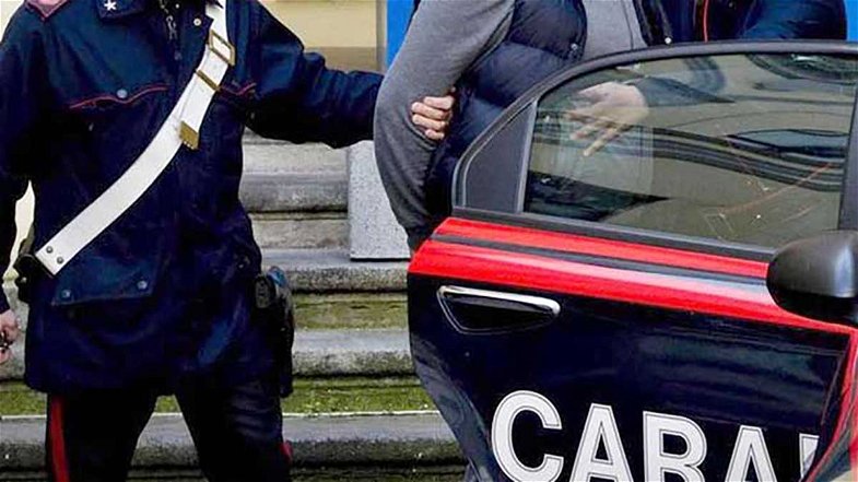 Co-Ro, i Carabinieri arrestano l’uomo che ha incendiato l’auto del parroco