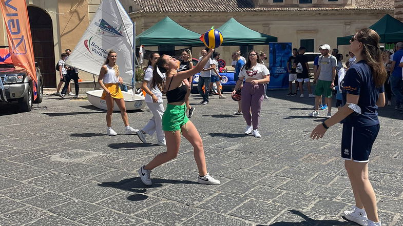 Anche la Corigliano Volley alla “Corri e Cammina per la Pace”: cresce l’interesse per questo sport