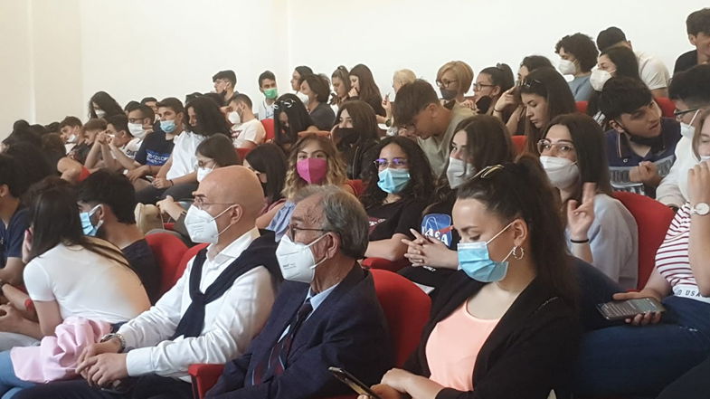 Gli studenti del Palma di Corigliano su fisco e legalità, brillano al convegno a Castrovillari