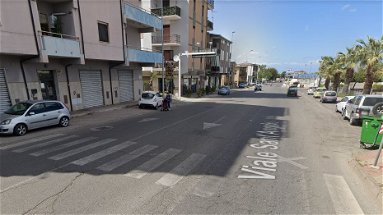 Incidente su viale Sant'Angelo (Co-Ro): ferito un cittadino straniero