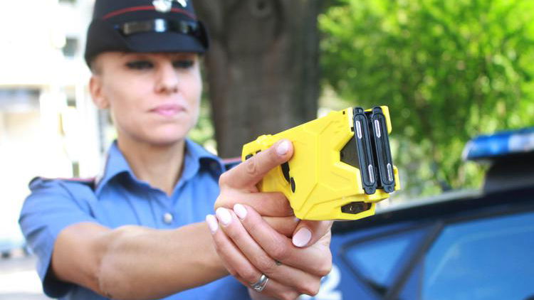 Dal prossimo lunedì pistole taser anche alle forze dell'ordine di Castrovillari e Cassano