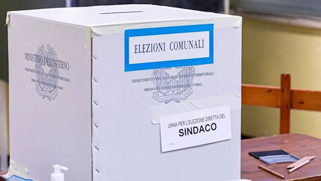 Trebisacce'22, alle 12.00 ha votato il 17.75% degli aventi diritto e tutti i candidati a sindaco