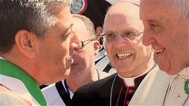 Otto anni fa Papa Francesco era in visita a Cassano, il ricordo del sindaco Papasso