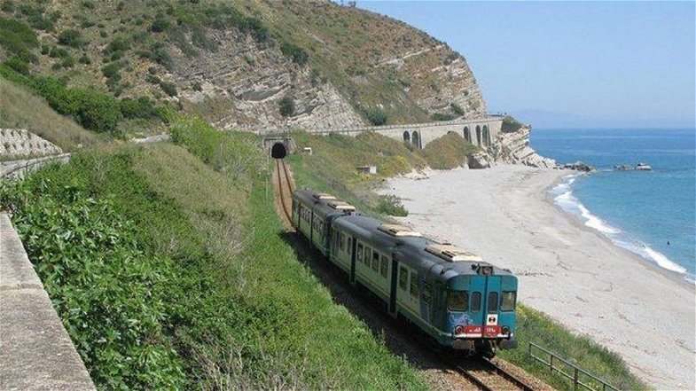 Disagi sulla Ferrovia jonica, gli utenti calabresi si rivolgono al Prefetto di Crotone