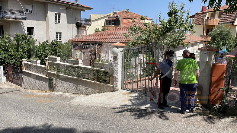 Giallo a Mandatoriccio: donna trovata morta in casa con numerose ferite sul corpo