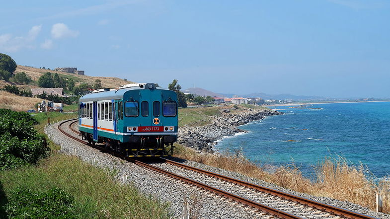 Linea ferroviaria jonica, continuano i disservizi e i viaggi infiniti