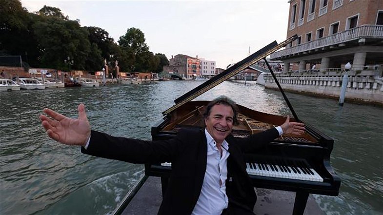 Co.Ro Music Fest: apre la stagione Paolo Zanarella, “il pianista fuori posto”