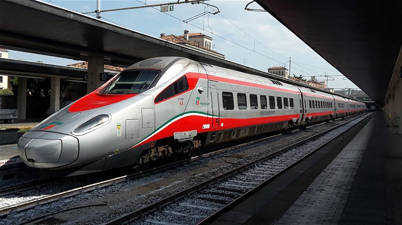 Il Calabria «la politica degli annunci si scontra con il silenzio delle cancellazioni di treni»