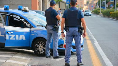 Perseguitava i coniugi anche con azioni violente, emesso divieto di avvicinamento per una donna di Castrovillari