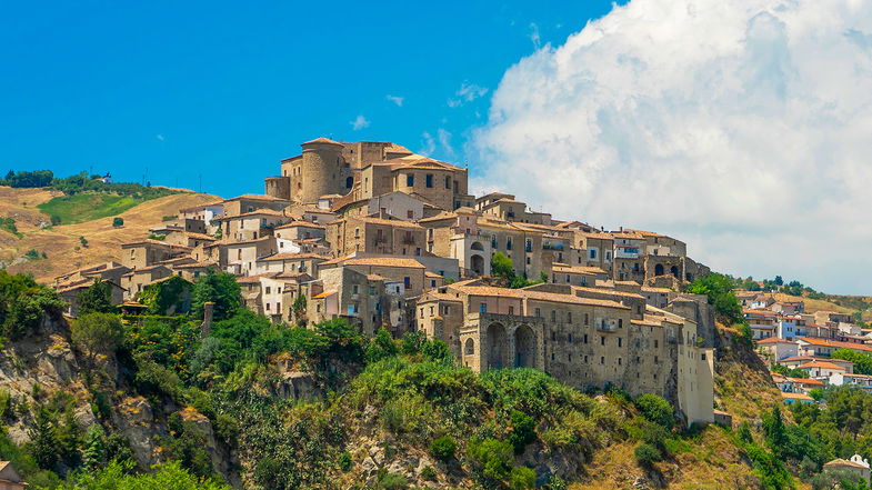 Oriolo, per l'opposizione al sindaco Colotta «piace spendere e spandere le risorse comunali»