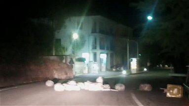Le barricate dei lordazzi: a Oriolo spazzatura abbandonata per strada