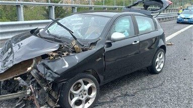 Tragedia sulla A2, l'auto sbanda e impatta in autostrada: perde la vita un 56enne