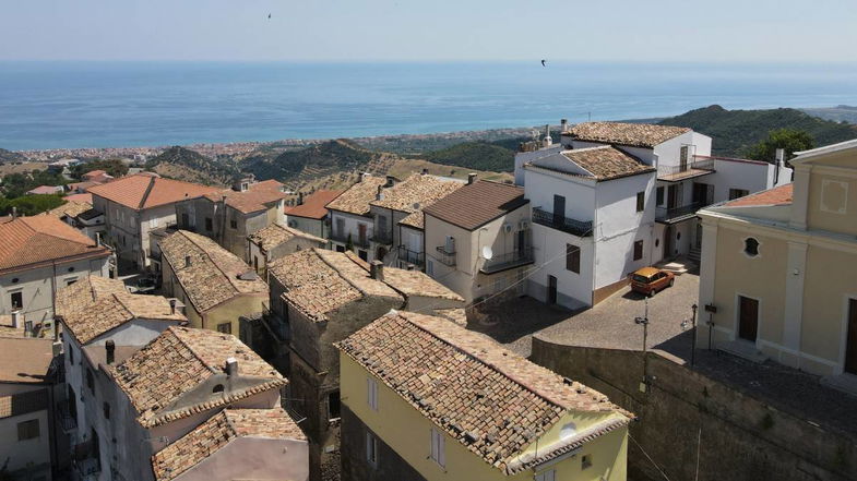 Terravecchia si abbellisce con la mostra fotografica di Dax Paladini