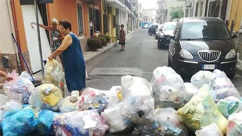 Emergenza rifiuti a Cariati, il sindaco chiede la convocazione del comitato ordine e sicurezza