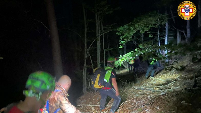 Paura per tre escursionisti dispersi sul Pollino: salvati nella notte dal soccorso alpino calabrese e lucano