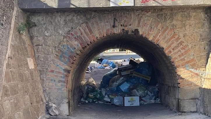 Cariati in emergenza rifiuti ed acqua: richiesto l'intervento del Prefetto di Cosenza