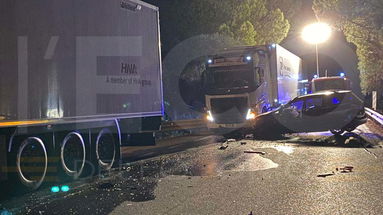 Roseto Capo Spulico, scontro frontale nella notte: traffico bloccato fino all'alba