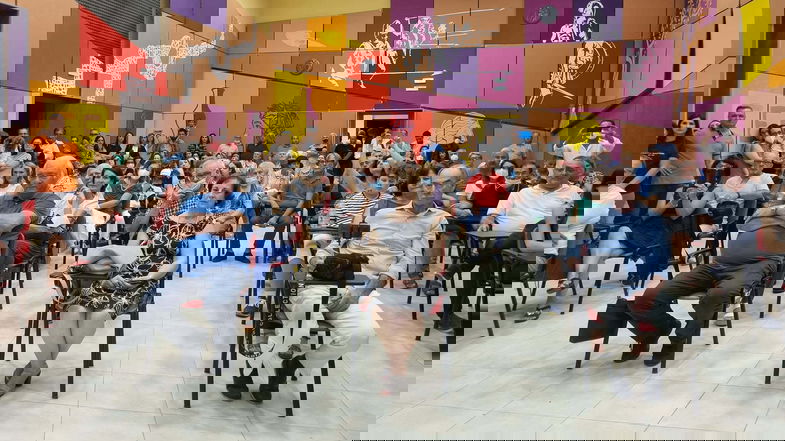 L'abbraccio caloroso e partecipato di Paludi lancia la campagna elettorale di Vittoria Baldino