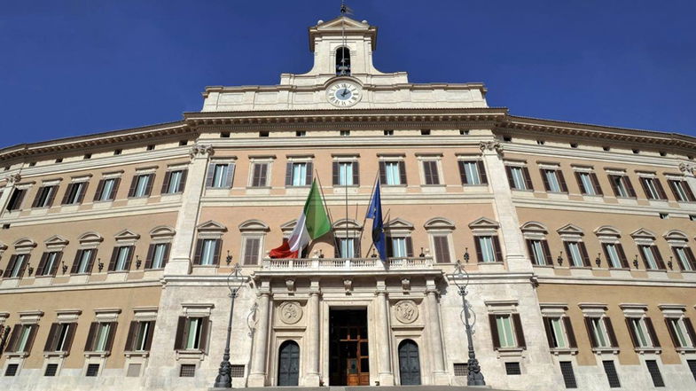 Candidati alle politiche sfruttano il ruolo di componente del Governo per finalità elettorali