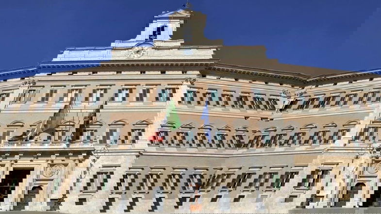 Candidati alle politiche sfruttano il ruolo di componente del Governo per finalità elettorali