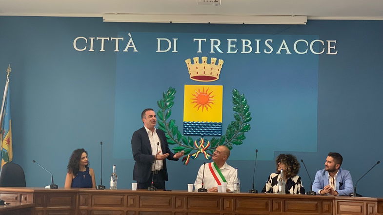 Occhiuto a Trebisacce per fare il punto delle grandi questioni con le istituzioni. Poi un incontro politico