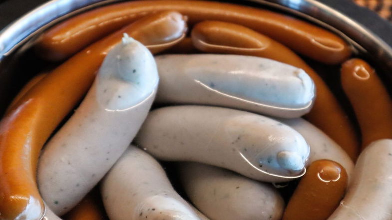 Allarme listeria, wurstel ritirati da supermercati: in Italia 3 decessi sospetti e 66 casi