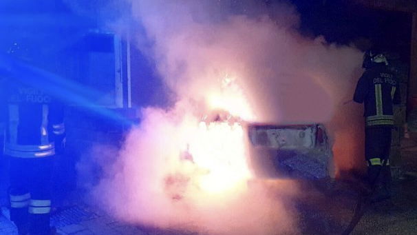 Tragedia nel cosentino, scoppia una bombola a gas: giovane rimane ustionato